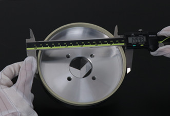 Diameter inspection of vitrified diamond grinding wheel